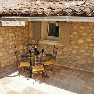 https://au-mazet-de-carmelina.fr-provencehotel.com